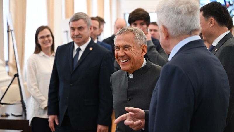 Минниханову присвоили звание Почетного строителя России