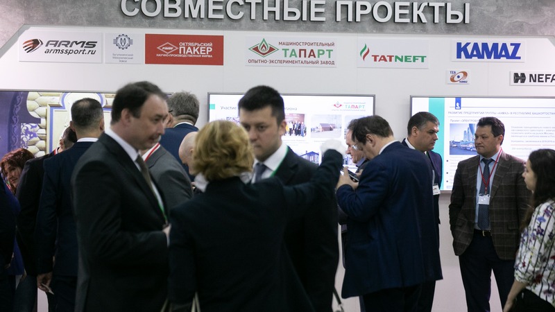 Соколы-балобаны и «Свободный ток»: в Казани открылась выставка экопроектов