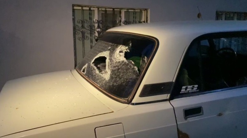 Во дворе на Сибирском тракте трое мужчин напали на студентов