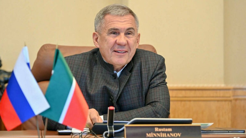 Минниханов поздравил татарстанцев с Днём Конституции России