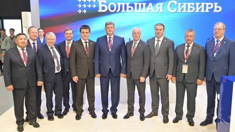 Хоценко принял участие в открытии экспозиции «Большая Сибирь» на ПМЭФ-2025