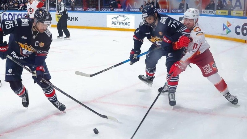 «Металлург» обыграл «Автомобилист» со счётом 4:1