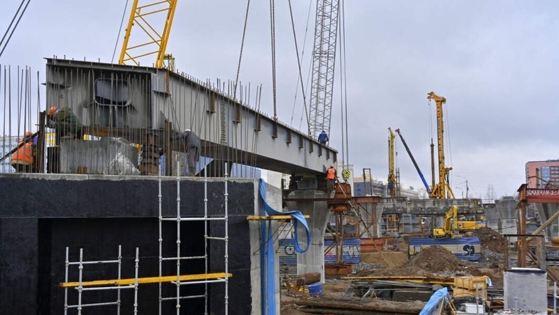 Работы по реконструкции путепровода на шоссе Космонавтов завершат к ноябрю 2027 года