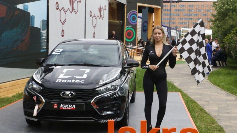 На ПМЭФ-2025 показали гоночную версию Lada Iskra Sport