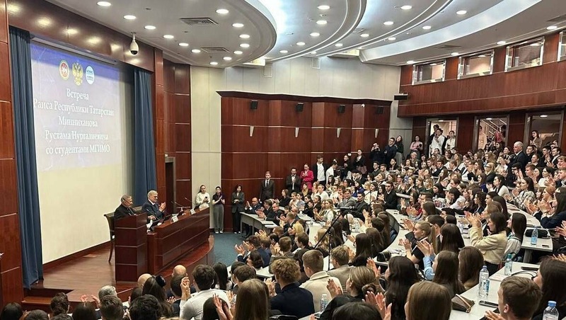Минниханов встретился со студентами МГИМО из Татарстана