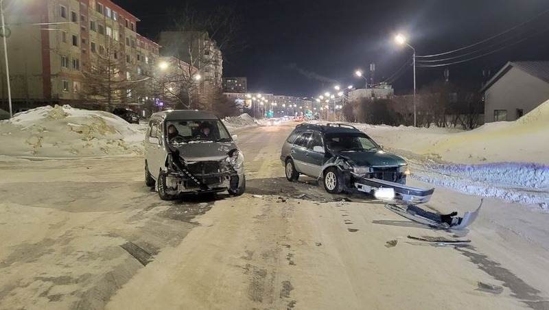 Непристегнутая девушка пострадала в ДТП в Магадане