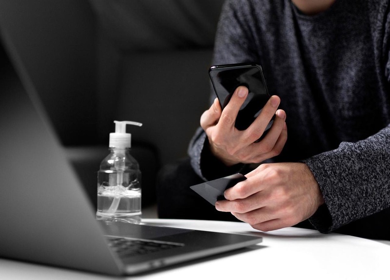 Девочка в Воронеже взяла 6,6 млн у родителей и передала мошенникам