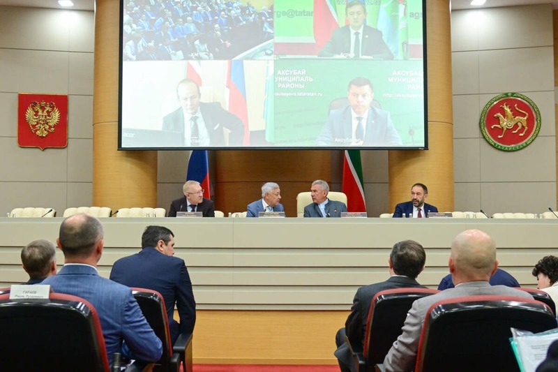 Минниханов встретился с депутатами Госдумы от РТ