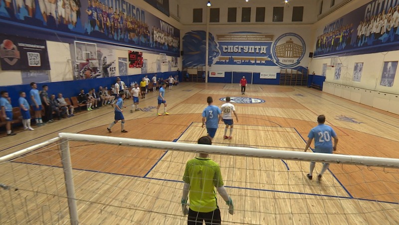 Сборная правительства Петербурга выиграла турнир по футзалу ко Дню Конституции России