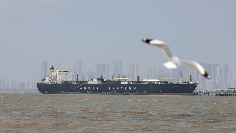 Иран открыл Ормузский пролив для торговых судов на время перемирия