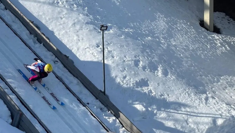 100 спортсменов приняли участие в Всероссийских соревнованиях по прыжкам на лыжах в Нижнем Новгороде