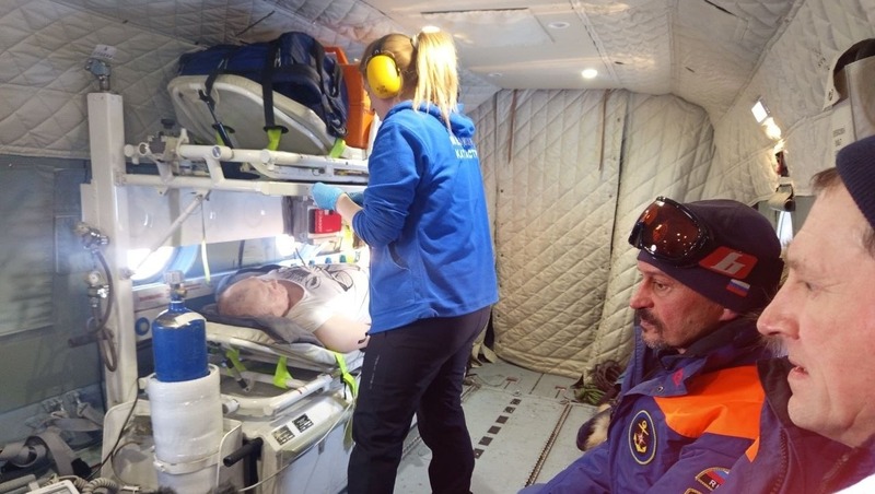 Работника артели эвакуировали снегоходами и вертолётом из колымской тайги