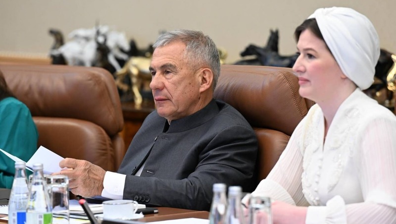 Минниханов встретился с молодыми дипломатами стран ОИС в Казани