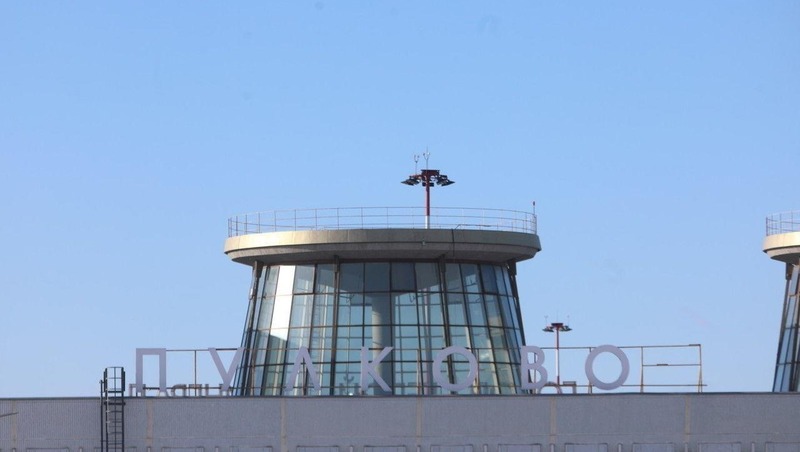 Сотрудник аэропорта случайно упал под самолёт в Пулково