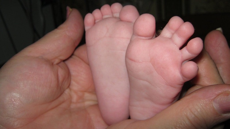 В Омске студентам вузов выплатят 100 тыс. руб. за рождение ребенка