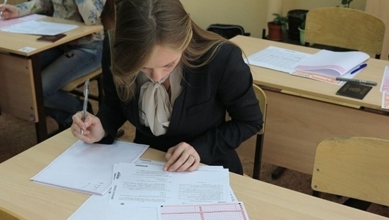 Более 2 тысяч омских выпускников напишут первый ЕГЭ 23 мая