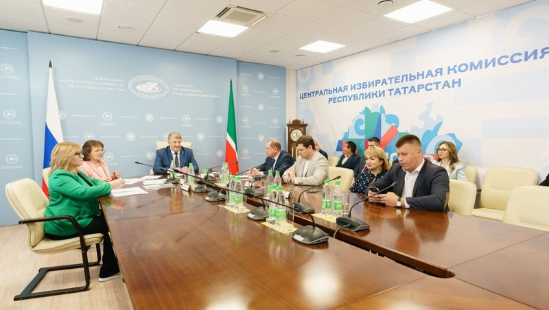 Минниханов подал документы в ЦИК для регистрации на выборах Раиса