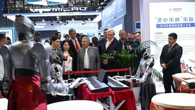 Минниханов посетил выставку высоких технологий в китайском Шэньчжэне