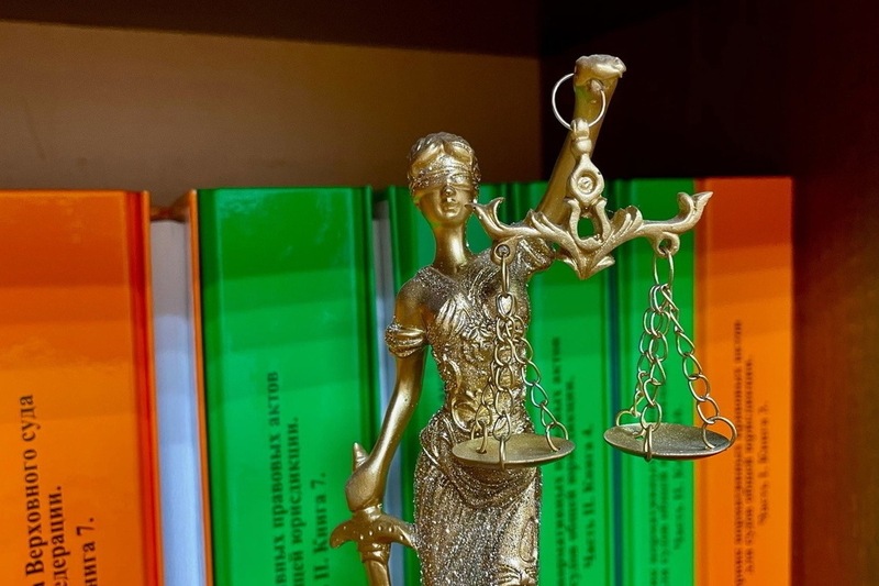 В Омской области задержали мужчину, которого обвиняют в нападении на водителя такси