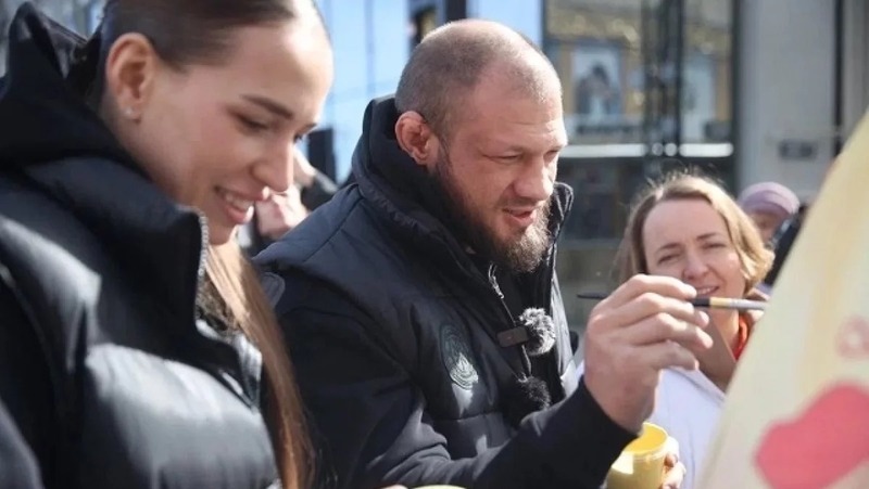 2-метровый арт-объект в виде пасхального яйца установили на ул. Вайнера в Екатеринбурге