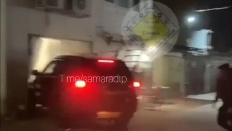 Пьяный мужчина на машине врезался в толпу людей в Самаре