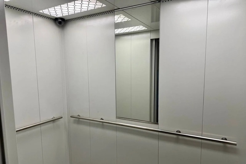 Более 100 лифтов заменят в многоквартирных домах Омской области в 2026 году