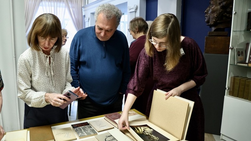 Челябинская библиотека получила 108 уникальных книг о Пушкине