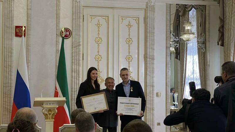 Минниханов вручил награды волейболисткам «Динамо-Ак Барс» в Казани