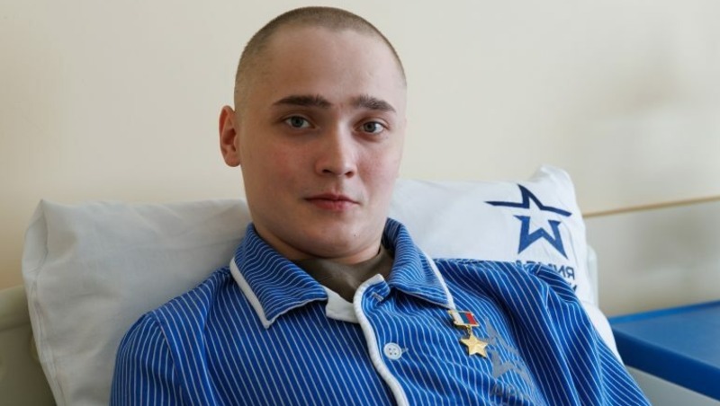 Министр обороны Белоусов вручил самарскому бойцу «Золотую Звезду» Героя России