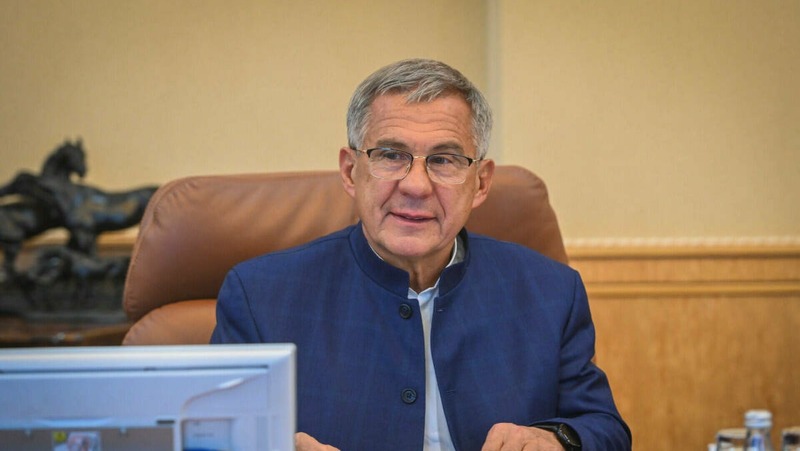 Минниханов поздравил жительниц РТ с 8 Марта 