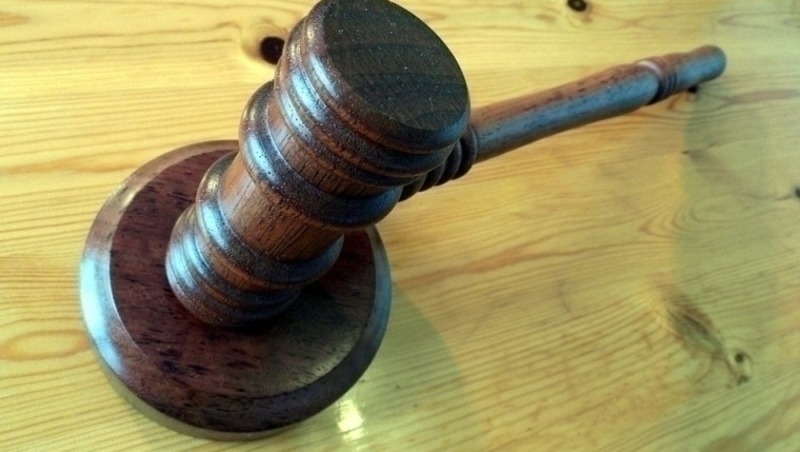 Хоценко и Артемов поздравили омских служителей Фемиды с праздником