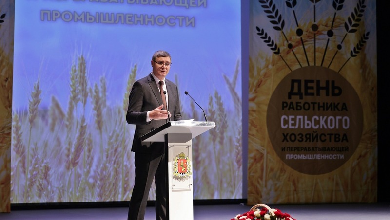 Губернатор Авдеев вручил награды 14 аграриям Владимирской области