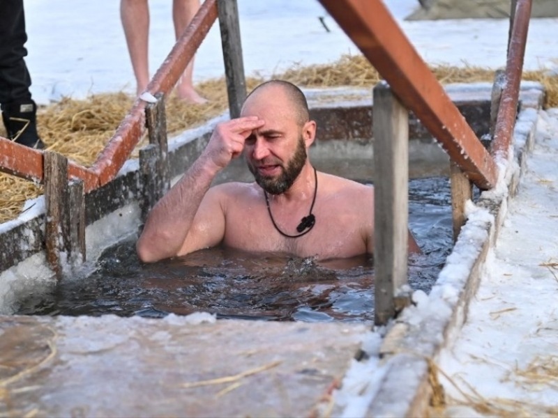 Более 3,5 тыс. человек приняли участие в крещенских купаниях в Омске