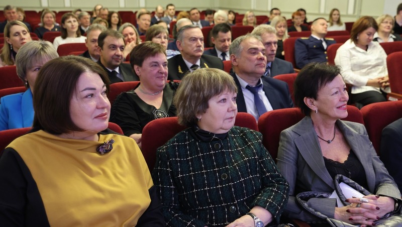 70 педагогов вузов региона наградили за профессиональные достижения в Нижнем Новгороде