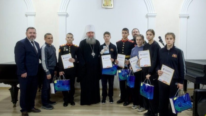 Митрополит Евгений наградил победителей спортивных игр в Екатеринбурге