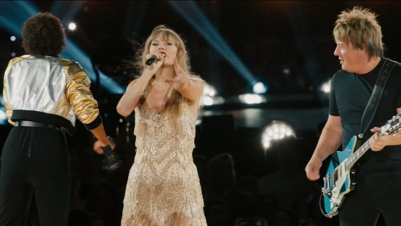 Тейлор Свифт в шестой раз признали самой продаваемой исполнительницей года