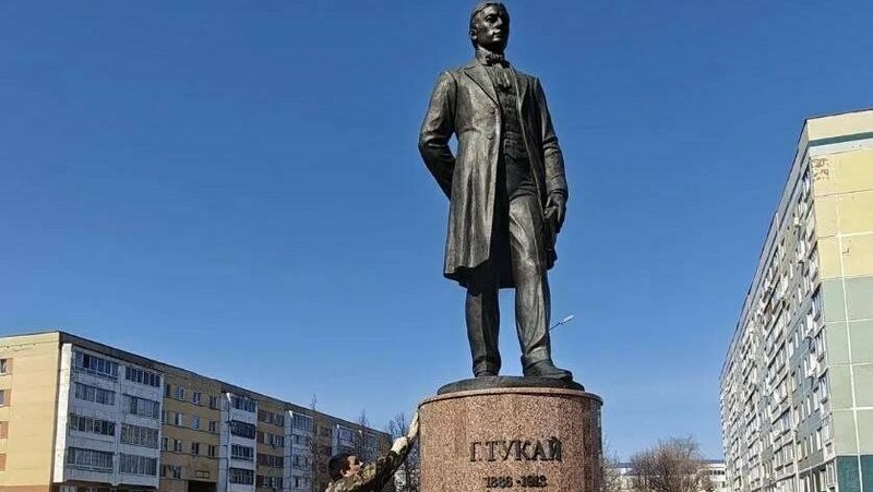 Реконструкция сквера Тукая завершается в Елабуге