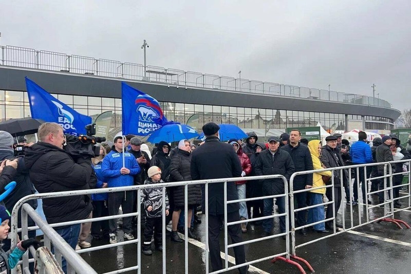 Депутаты поблагодарили бойцов, работавших на выставке трофейной техники в Казани