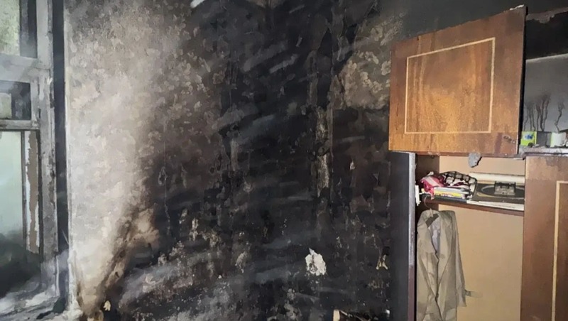 Пожарные спасли женщину из огня в Магадане