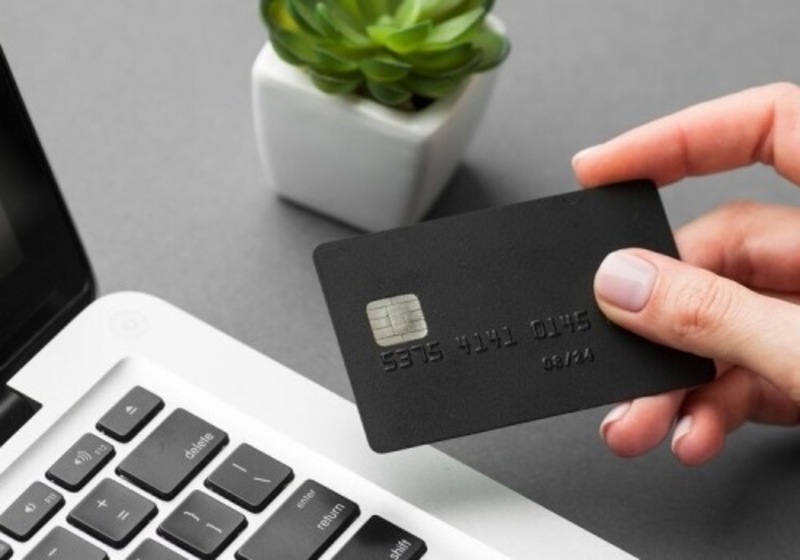 Житель Омской области отдал мошенникам деньги с кредитной карты супруги