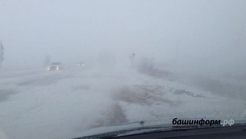 Движение для всех видов транспорта закрыли на трассе Р-240 Уфа — Оренбург из-за непогоды