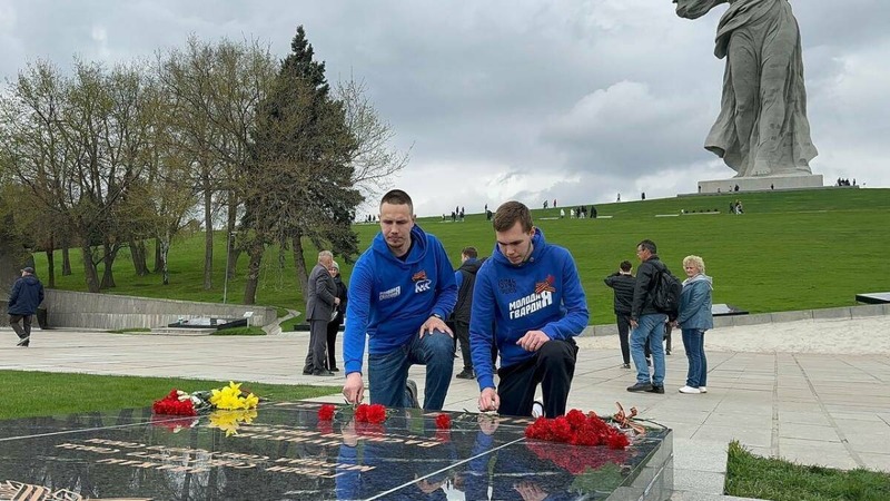 Молодежь Татарстана почтила память героев Сталинградской битвы в Волгограде
