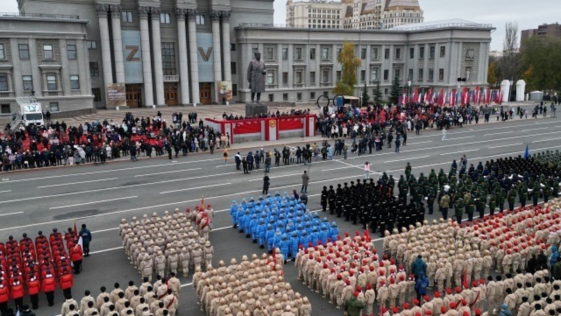Парад Памяти стартовал на площади Куйбышева в Самаре 