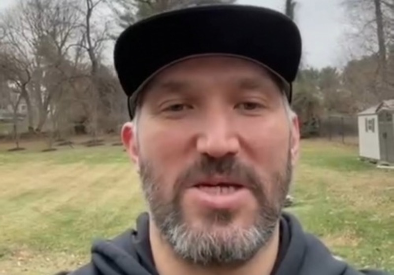 Звезда НХЛ Александр Овечкин исполнил мечту юного фаната из Омска