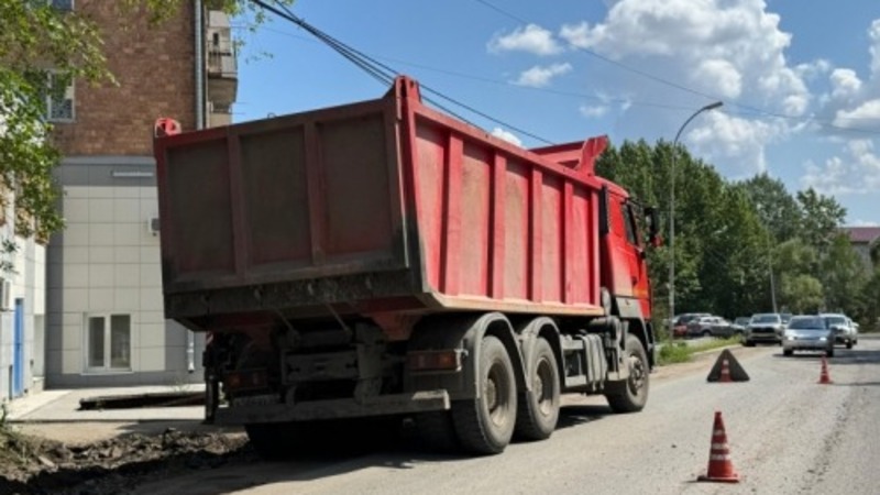В Советском округе стартовали работы по обновлению дорожек и тротуаров