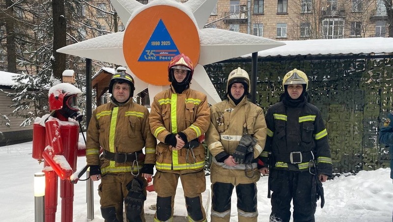 Капсулу времени в честь 35-летия МЧС России заложили в Петербурге