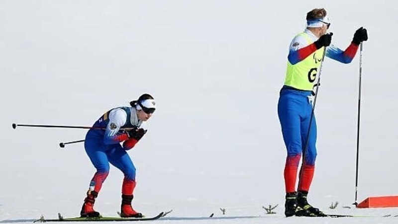 Д. Махонин поздравил пермских лыжников с победой на этапе Паралимпиады 2026