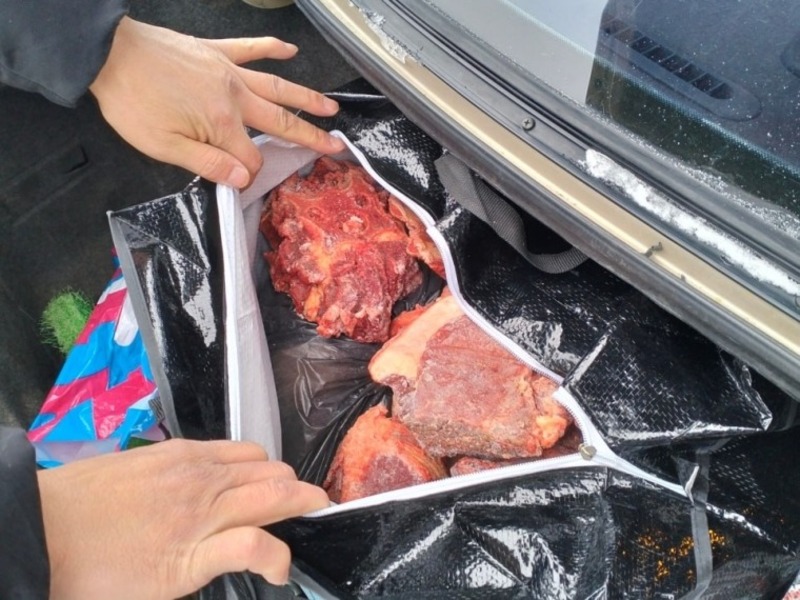 Из Омской области пытались незаконно вывезти в Казахстан более 225 килограммов конины