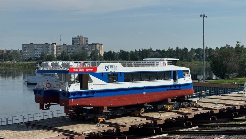 Новый экскурсионный катамаран «Габион» спустили на воду в Петербурге