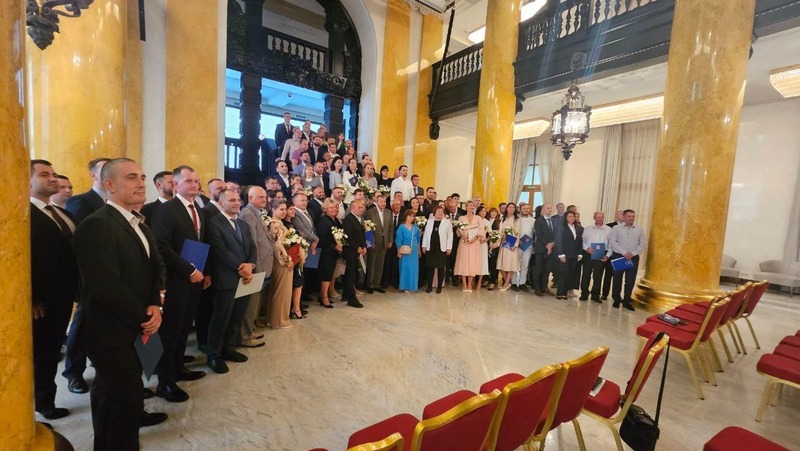 Вице-губернатор Линченко наградил 120 строителей Петербурга